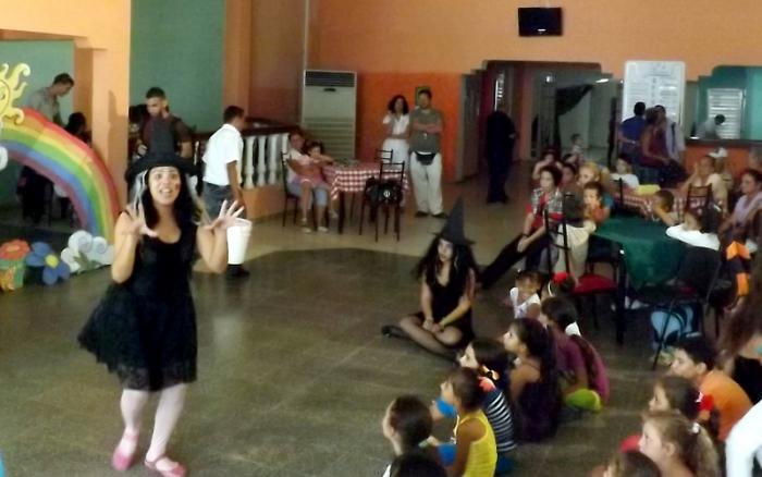 Brigada de Instructores de Arte José Martí. La interacción con el público incrementa la aceptación de las propuestas de los brigadistas.  Foto: Elder Leyva
