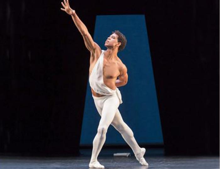 Una de las figuras más universales de la Escuela Cubana de Ballet, el prominente bailarín y coreógrafo Carlos Acosta, acreedor del Premio Nacional de Danza 2011 y de los Premios del Círculo de la Crítica londinense y el Laurence Olivier en el 2007, ha anunciado su inclinación por el cine