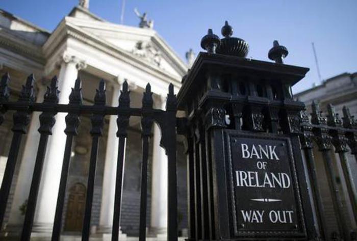 El Banco de Irlanda evita transferir dinero a Cuba, temeroso por barreras comerciales y económicas de Estados Unidos. FOTO: EFE