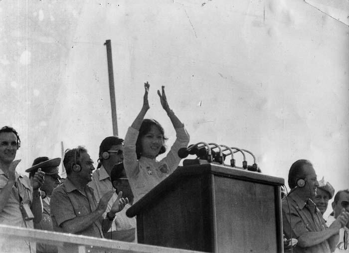 La heroína vietnamita durante el acto de clausura del XI Festival de la Juventud, en la Plaza de la Revolución.
