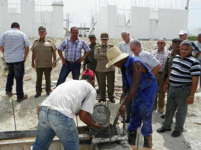 Evalúa Ramiro Valdés programas inversionistas en Santiago de Cuba
