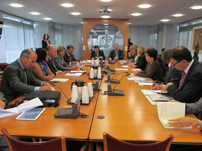 Conversaciones del ministro cubano de Salud Pública, Dr. Roberto Morales Ojeda, y la delegación que lo acompaña 
a la sede de la Organización Mundial de la Salud (OMS),  con la directora general, Dra. Margaret Chan, en Ginebra, Suiza, el 10 de setiembre de 2014.   AIN  FOTO/ Carmen ESQUIVEL/ PL/ rrcc.   Solo para uso editorial y clientes nacionales.