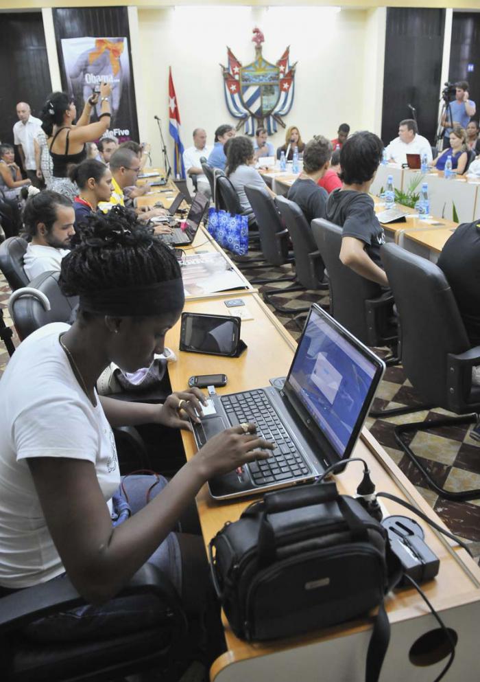 Coloquio Cinco Heroes