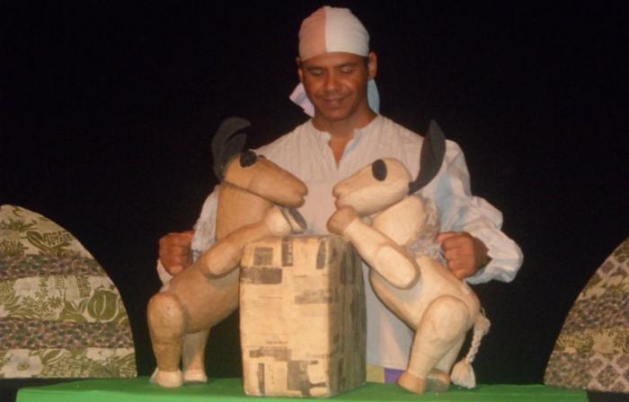 Teatro Nacional de Guiñol, actor Lázaro Hernández. foto: Cortesía TNG