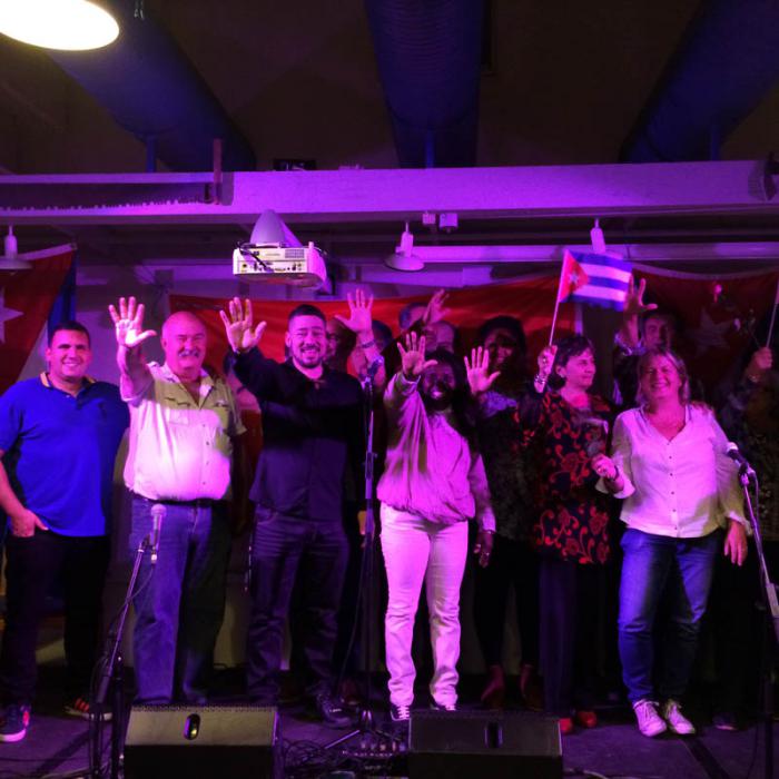 Cubanos residentes en Dinamarca miembros de la Asociación Dano-cubana, la Embajadora de Cuba en Dinamarca y miembros del Sindicato de los Trabajadores Especializados en la Construcción y el Medio Ambiente de Copenhague realizaron una actividad en solidaridad con los Cinco Héroes cubanos.