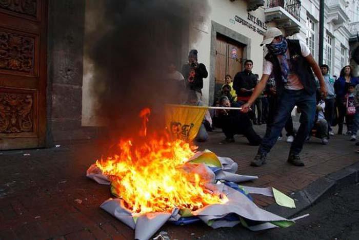 Protestas violentas como las del miércoles en Quito evidencian que la derecha está apostando por la desestabilización.  