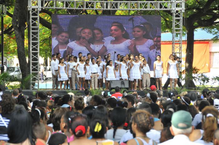 Niños y jóvenes en cantata por la paz 