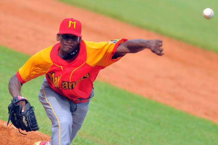 Beisbol Serie 54 inauguracion Pr vs MTZ Yosvanny Yera lanzador