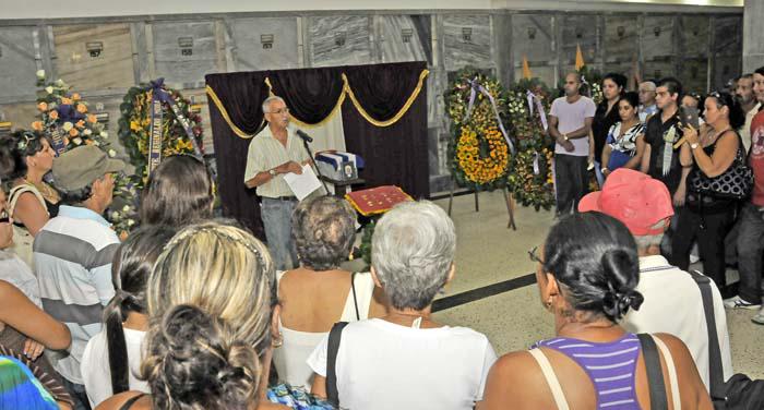 Familiares, amigos y compañeros de trabajo y lucha dieron la despedida al Comandante del Ejército Rebelde Reinaldo Mora Pérez. 