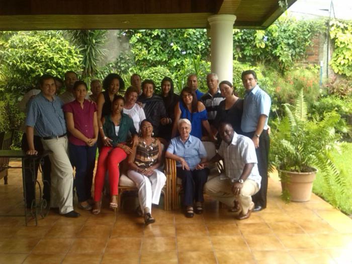 Actividad con representantes de la comunidad cubana en El Salvador, con Mirta Rodríguez, la madre de Tony, uno de nuestros Cinco Héroes.