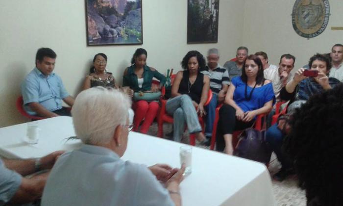 Actividad con representantes de la comunidad cubana en El Salvador, con Mirta Rodríguez, la madre de Tony, uno de nuestros Cinco Héroes.