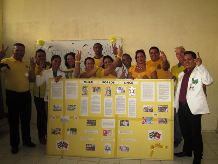 Desde la República Democrática de Timor oriental, los integrantes de la brigada médica cubana apoyan la causa de nuestros Cinco Héroes.