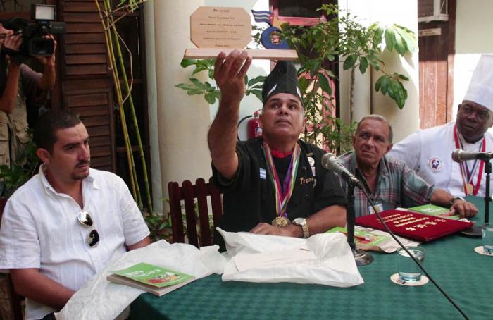 El texto Cocina útil, Premio al Mejor Libro de Cocina del Mundo, The Best in the Worldde, París 2011, lo dedicó su autor a la causa de los Cinco patriotas cubanos. Precisamente uno de los capítulos contiene los principales platos de Los Cinco. Su autor es el Cheff de Cocina del Hotel “Gran Club Santa Lucía” (Polo Turístico del litoral Norte de Camagüey), Frank Rodríguez, el primer cocinero cubano en obtener ese alto galardón.