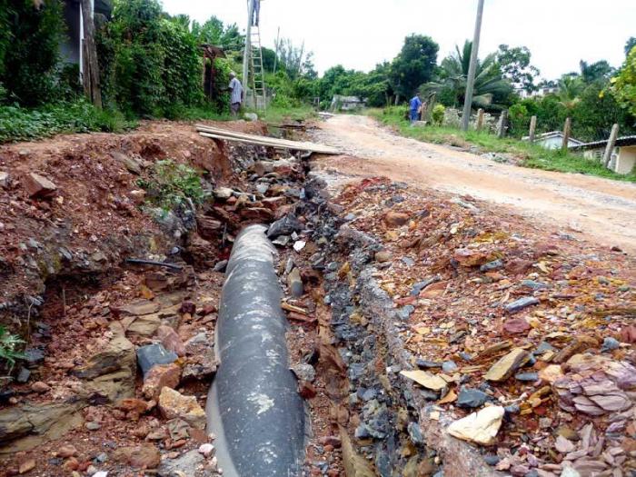 La nueva conductora de Minas de Matahambre, encargada del suministro de agua a más de 11 mil personas, está lejos de ser una obra terminada.