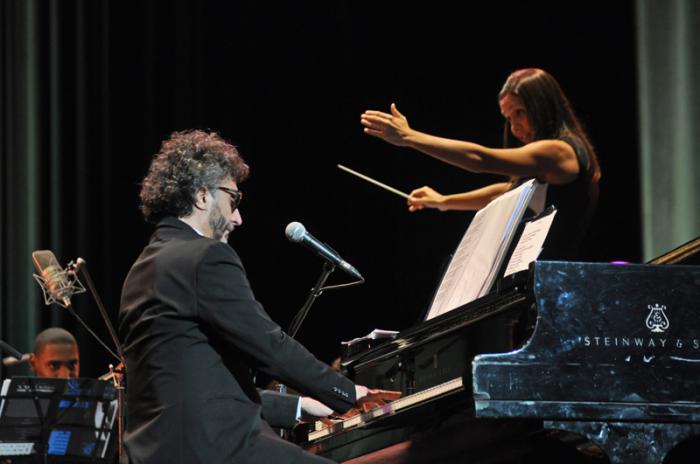 Concierto Fito Paez, Esencial, como parte del VI Festival Leo Brouwer, en el Teatro Karl Marx. Lo acompañó la Orquesta de Cámara de La Habana dirigida por Daiana García.