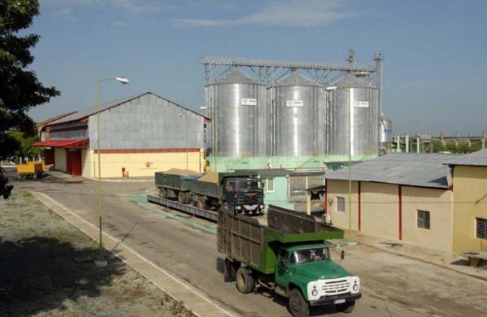 Entra en funcionamiento moderno molino de arroz en Villa Clara