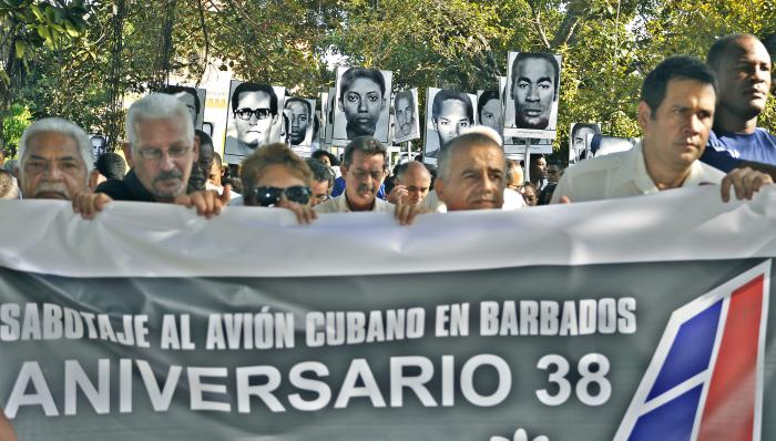 Peregrinación y homenaje en el Panteón de las FAR  a los martires de Barbados en el aniversario 38 del sabotaje al aviòn de Cubana