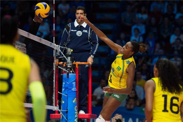 Brasil en el partido frente a República Dominicana en el Mundial de Voleibol  2014.