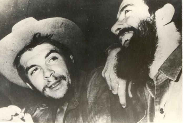 Camilo Cienfuegos con el Che.


CheG0555