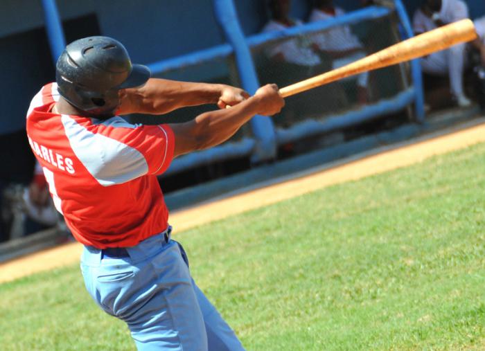 51 Serie Nacional de Beisbol - Yorelvis Charles- MET vs C Avila (foto personal) No. 1
Foto: Ricardo Lopez Hevia 28/02/2012
Chay0026