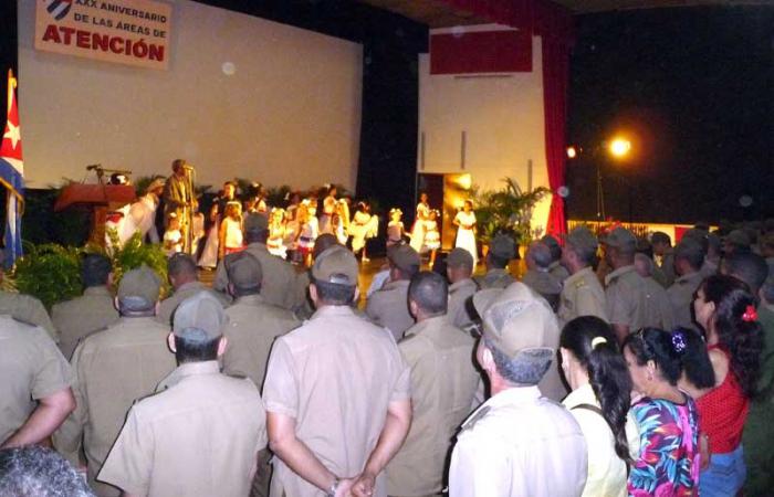 Durante el acto fueron reconocidos un grupo de fundadores de las Áreas de Atención.