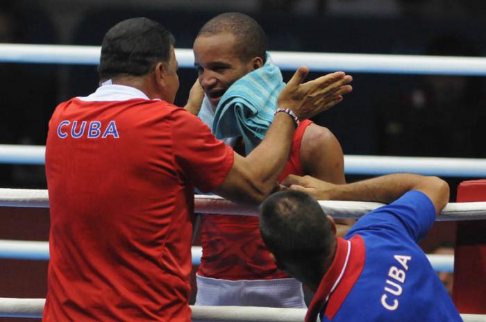 Boxeo Olimpico Roniel Iglecias gana oro en la categoria 64 KG.