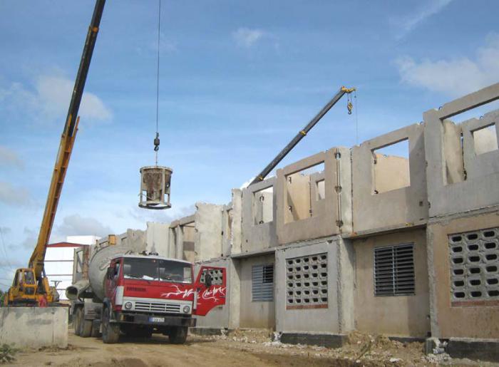 Las obras en el asentamiento de Los Coquitos no se detienen. Aparejada debe marchar también la calidad en su terminación. Foto del autor