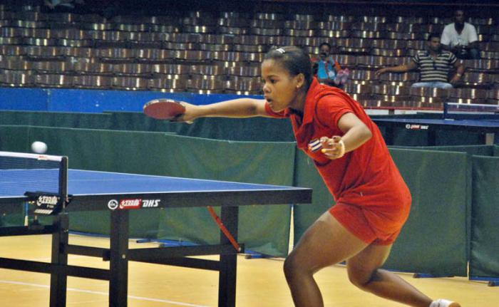 Campeonato del Caribe de tenis de mesa. En la imagen Idalis Lovet, del equipo cubano de tenis de mesa. Lugar: Ciudad Deportiva, La Habana.