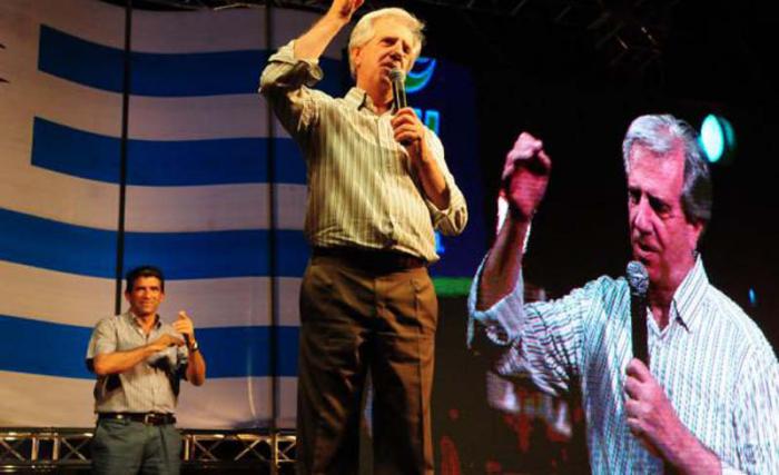 El expresidente Tabaré Vázquez (2005-2010) y actual candidato del Frente Amplio es el favorito en las encuestas pero podría ser necesaria una segunda vuelta. 