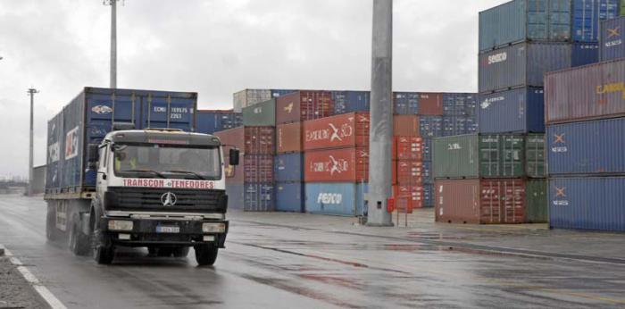 El movimiento de mercancías en contenedores deviene prioridad dentro del trasiego de cargas del país. 