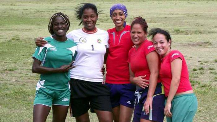 yoanis-linares-neris-nailet-yoania-larrinaga-yunelsis-rodriguez-baez-marianela-morales-futbolistas-cubanas-foto-abel-rojas.