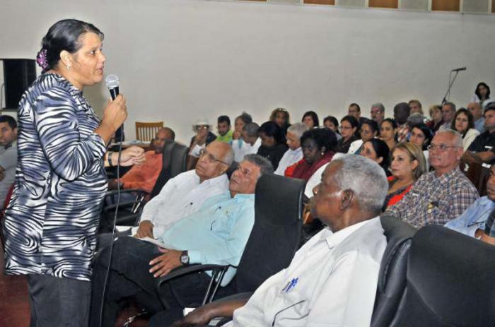 Asamblea Poder popular de La habana en el teatro de la Escuela salvador Allende Municipio Boyeros, en la foto la 1ra Secretaria del Partido en La habana Làzara Mercedes lòpez Acea, frente a ella de izquierda a derecha Ricardo Cabrisas, Marino Murillo Jorge y Esteban Lazo Hèrnandez Presidente de la Asamblea Nacional