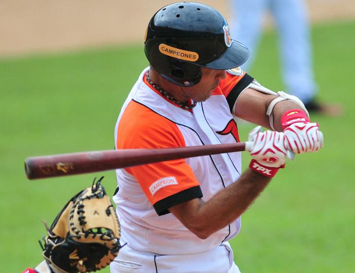 Serie 53 de beisbol equipo Las Villas Yulexis La Rosa