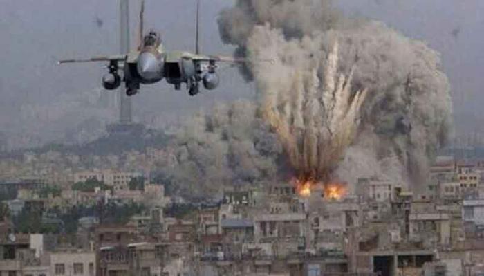 Este domingo se registraron intensos bombardeos en la ciudad de Mosul, ocupada por los extremistas. FOTO: Reuters