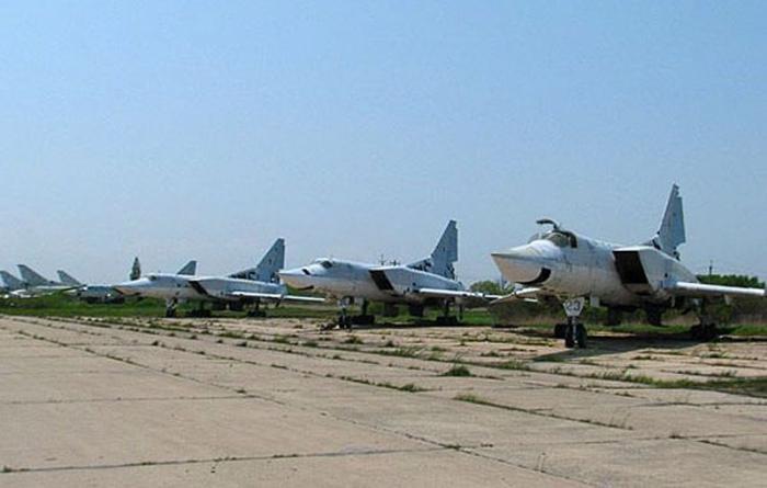 Cazabombarderos soviéticos fuera de servicio en la antigua base de Vozdvizhenka. 