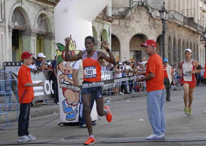Jorge Luis Suarez,ganador de la maraton Marabana 2014