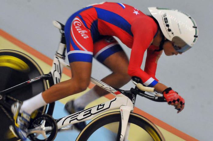 La joven pedalista de 21 años sumó su tercer oro de los Juegos en la persecución individual (f). Foto: Ricardo López Hevia, enviado especial