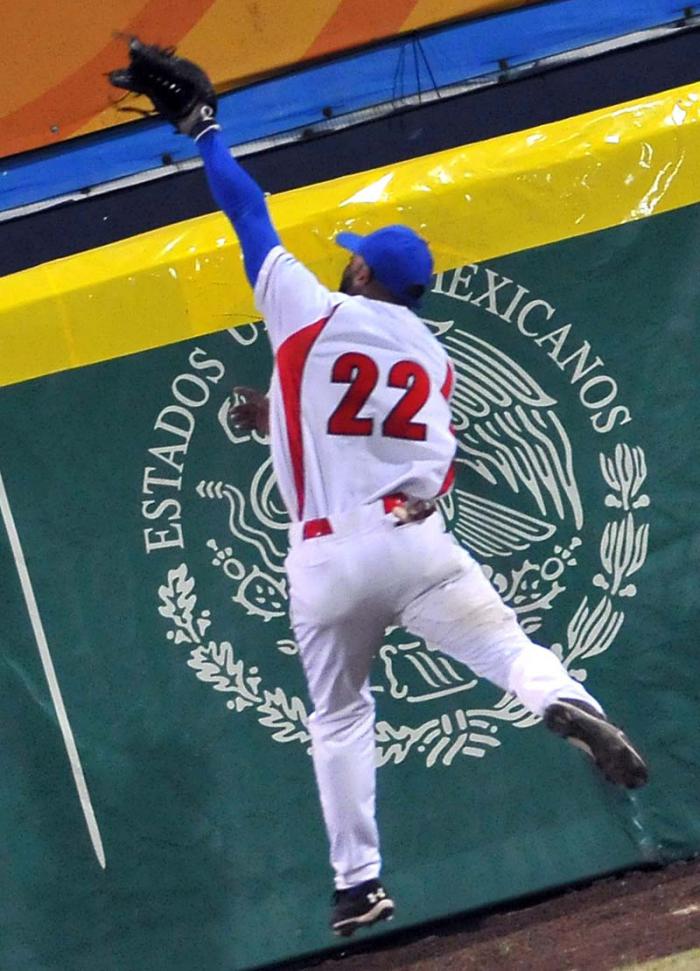 juego de beisbol entre cuba y Nicaragua Final oro para cuba q gana 9 x 3 lanzador gandor Freddy Asiel Alvarez