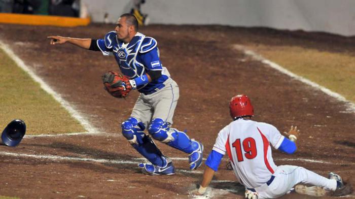 juego de beisbol entre cuba y Nicaragua Final oro para cuba q gana 9 x 3 lanzador gandor Freddy Asiel Alvarez