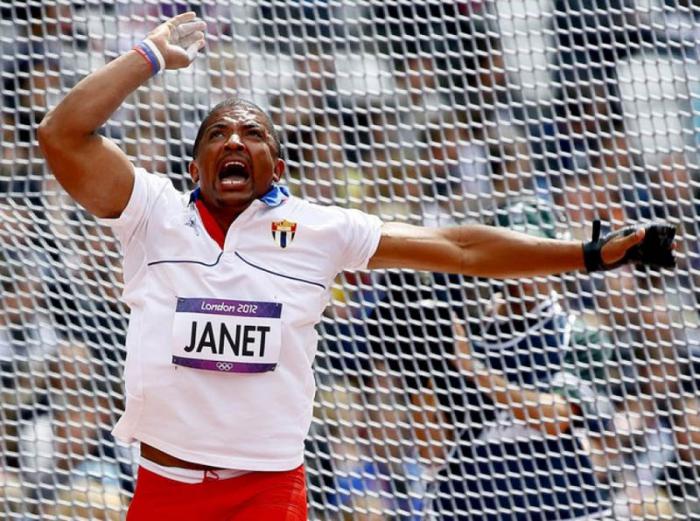 Roberto Janet. Medalla de oro en el lanzamiento del martillo de los Juegos Centroamericanos y del Caribe de Veracruz