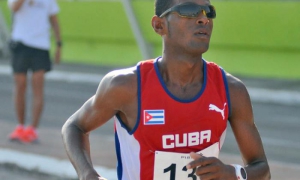 Maraton M Richer Perez gana medalla de oro tiempo 2,19,13 mejor marca personal.