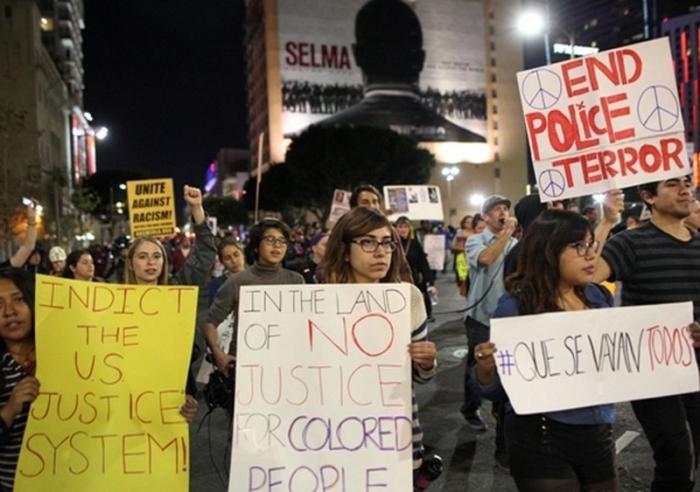 manifestaciones en Ferguson por dictamen de corte suprema 