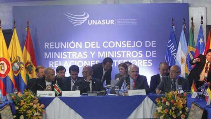 Cancilleres de Unasur se reúnen a puertas cerradas en Ecuador