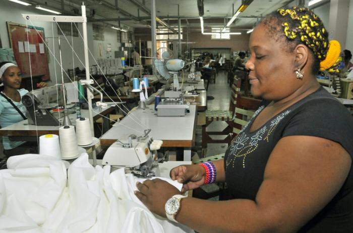 Cooperativas no agropecuarias en el Municipìo Centro Habana, Atelier Cooperativa Confecciones Model. Hilos