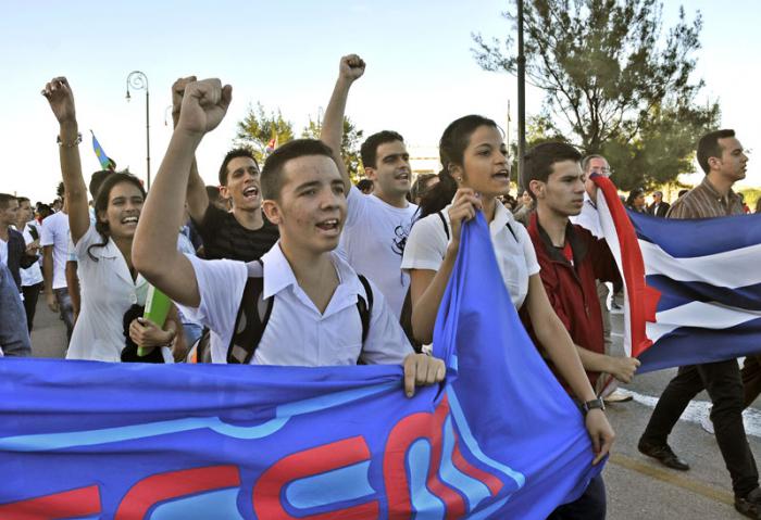 Aniversario 143 del fusilamiento de los estudiantes de Medicina-Marcha estudiantil desde la Universidad hasta el mausoleo.