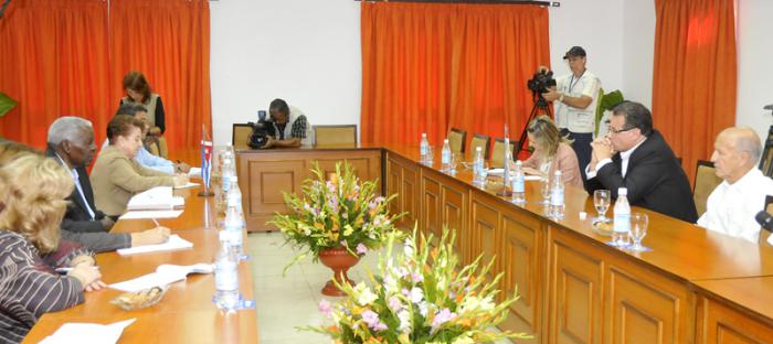 El Presidente de la Asamblea Nacional de Cuba y miembro del Buró Político, Esteban Lazo recibió a la delegación encabezada por Aníbal Pereira Huelmo Presidente de la Cámara de Representantes de la Republica Oriental del Uruguay y Alejandro Sánchez Pereira, ambos diputados del Frente Amplio.