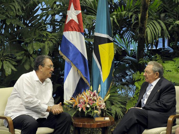  El presidente cubano Raúl Castro con el Primer Ministro de Santa Lucía.