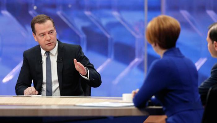 Europa pierde decenas de miles de millones más que Rusia por las sanciones, insitió este miércoles el primer ministro ruso, Dmitri Medvédev, en su tradicional entrevista anual a las principales cadenas rusas.