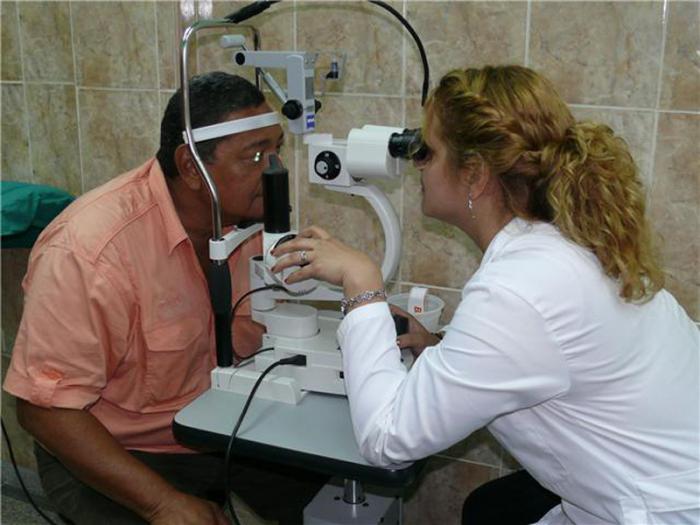 Paraguay-Operacion Milagro. Este año, los médicos cubanos han atendido a dos mil 348 pacientes y realizaron mil 371 operaciones de cataratas y 895 de pterigium.
