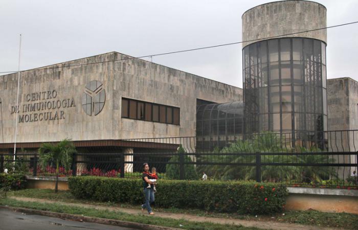 Visita al Centro de Inmunología Molecular.